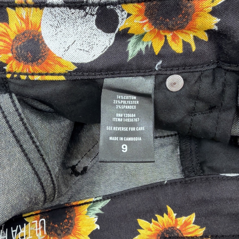 HT Hot Topic Denim 9 Ultra Hi-Rise Button-Front Shorts Sun Flowers Skull Print - Picture 7 of 7
